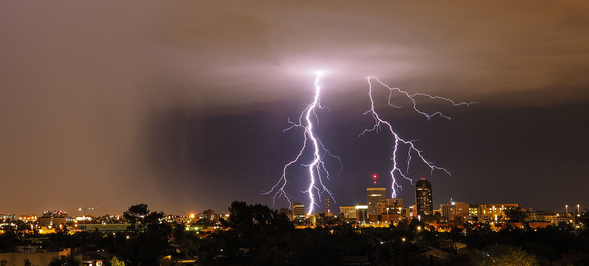 Monsoon lightning Tucson 8-22-18